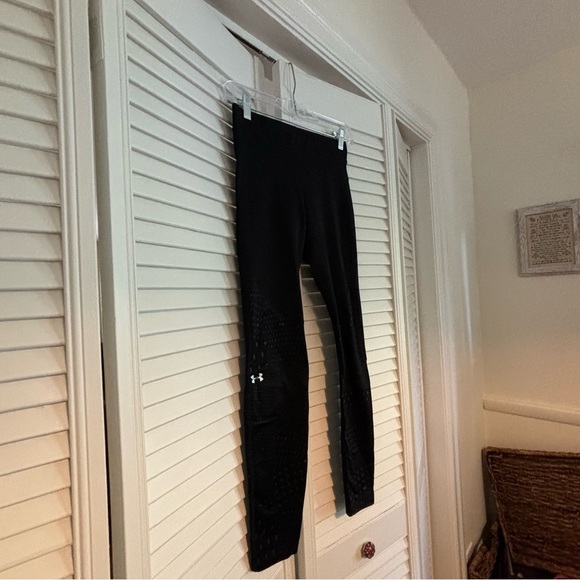 Under Armour Black Patterned Athletic Leggings XS - Picture 3 of 6